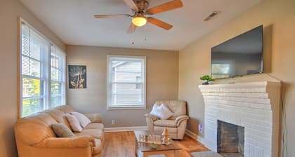 Vintage 2 bed 1 bath house with fenced in backyard in the heart of Valdosta.