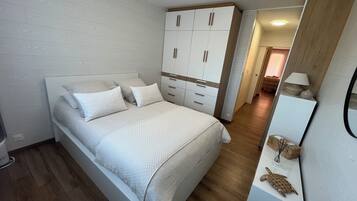 1 bedroom, desk, iron/ironing board, WiFi (free)