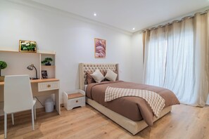 2 عدّة غرف نوم ومكواة/لوح كي وخدمة الإنترنت وملاءات أسرّة