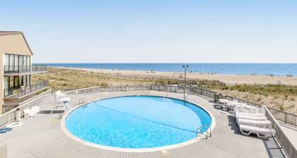 First floor 2BR/2BA condo~direct beach access~pool