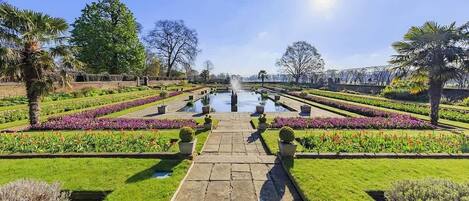 المنطقة المحيطة بالمنشأة