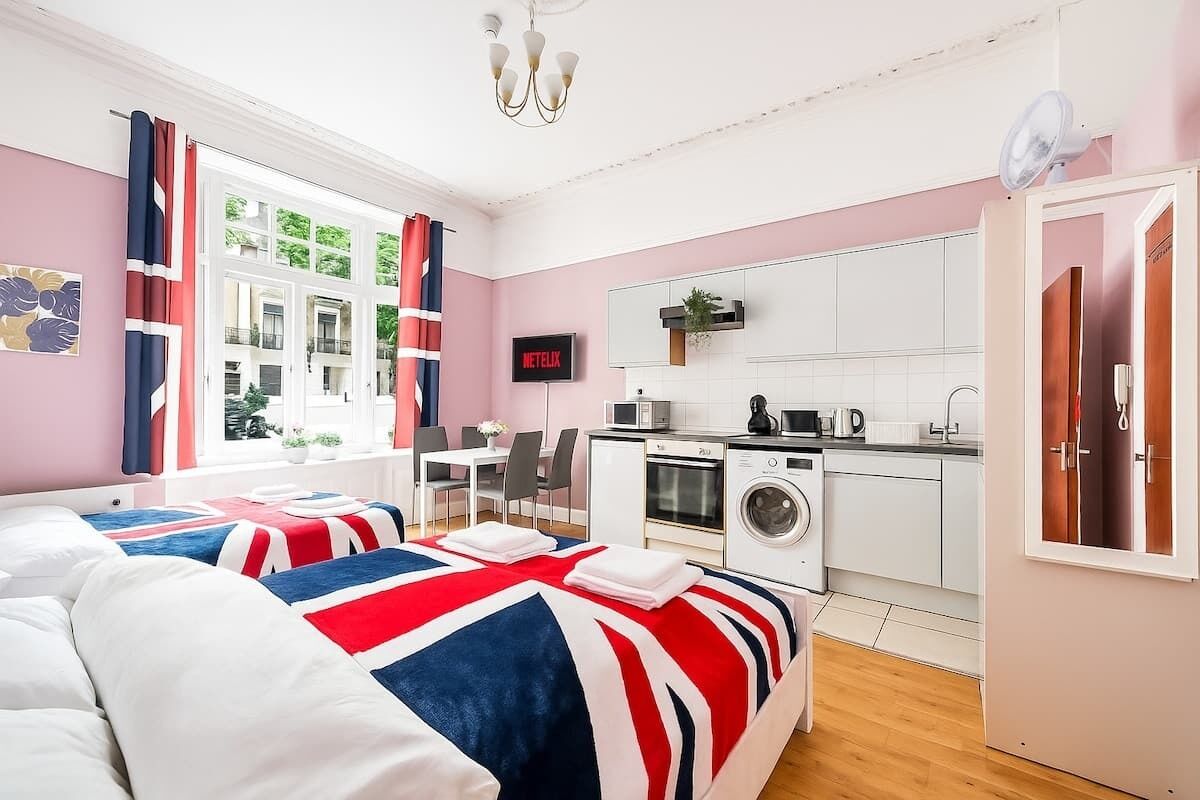 1 chambre, fer et planche à repasser, Wi-Fi, draps fournis