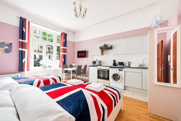 1 室のベッドルーム、アイロン / アイロン台、WiFi、ベッドシーツ