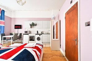 1 chambre, fer et planche à repasser, Wi-Fi, draps fournis