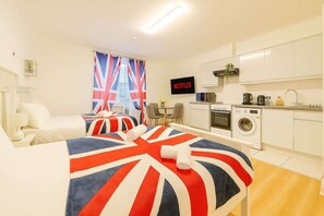 1 bedroom, iron/ironing board, WiFi, bed sheets - British-style (01) Studio - Hyde Park (Greater London)