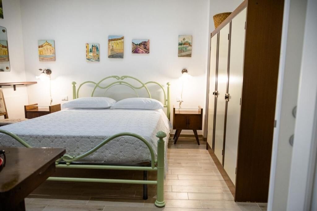 Bureau, espace de travail pour ordinateur portable, Wi-Fi gratuit