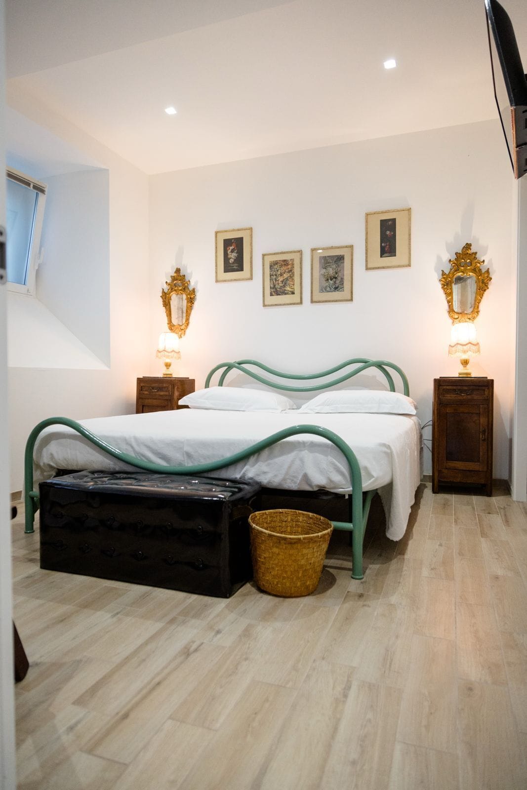 コンフォート ダブルルーム クイーンベッド 1 台 禁煙 | デスク、ノートパソコン用作業スペース、WiFi (無料)