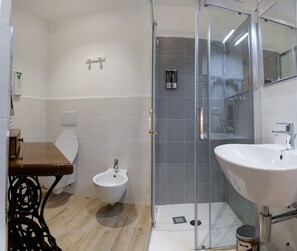 Chambre Double, 1 grand lit, non-fumeur | Salle de bain