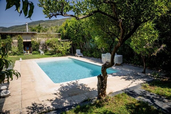 Seasonal outdoor pool, open 10:00 AM to 6:00 PM, pool loungers