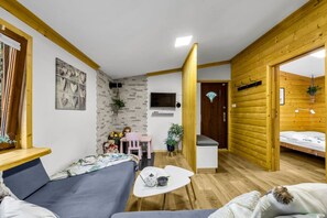 1 slaapkamer, een strijkplank/strijkijzer, wifi, beddengoed