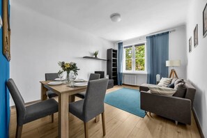 Dining - Żoliborz Apt - Trams & Parks Nearby - by Rentujemy (Warszawa)
