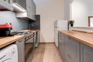 Fridge, microwave, oven, stovetop