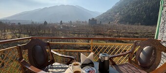 Hotel Oscar Mountain Retreat