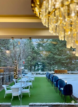 Terrace/patio - Hotel Oscar Mountain Retreat (Manali)