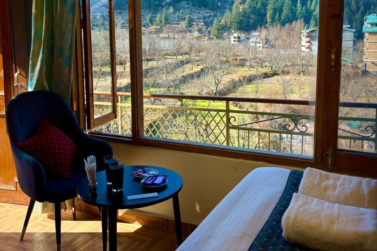 Luxury Double Room, Mountain View | Premium bedding, desk, rollaway beds, free WiFi