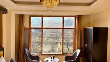 Dobbeltrom – classic, fjellutsikt | Skrivebord og wi-fi (inkludert)