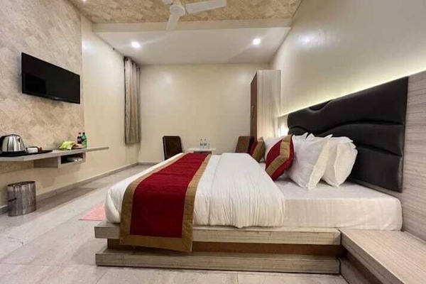 Comfort Studio Suite, Mountain View | Desk, free WiFi