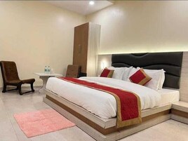 Comfort Studio Suite, Mountain View | Desk, free WiFi