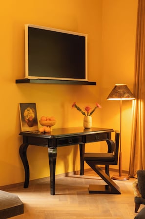 In-room safe, desk, soundproofing, free WiFi
