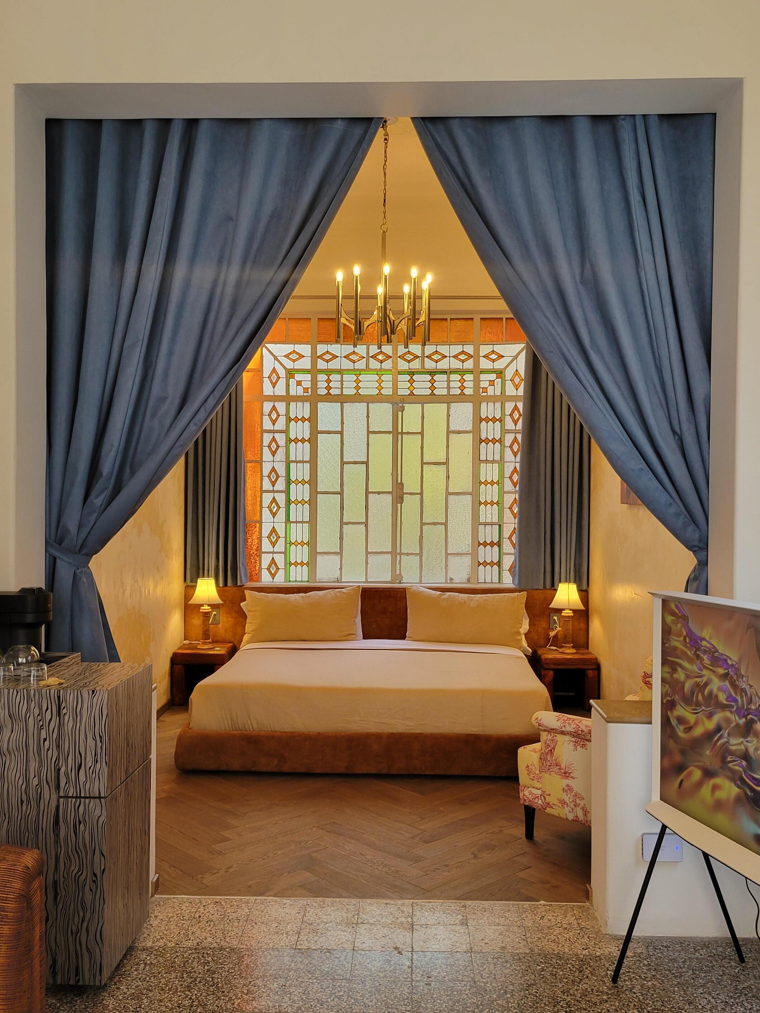 디럭스룸, 킹사이즈침대 1개 | 객실 내 금고, 책상, 방음 설비, 무료 WiFi