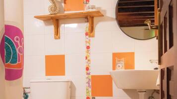 Classic trippelrum - husdjur tillåtna | Badrum | Dusch, hårtork, handdukar och tvål