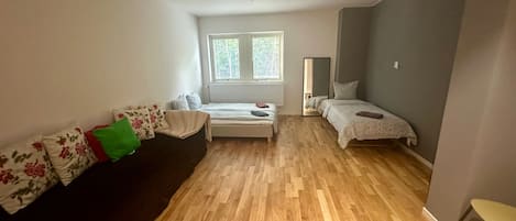 1 bedroom, free WiFi, bed sheets