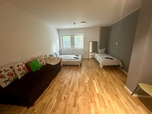 1 quarto, Wi-Fi de cortesia, roupa de cama