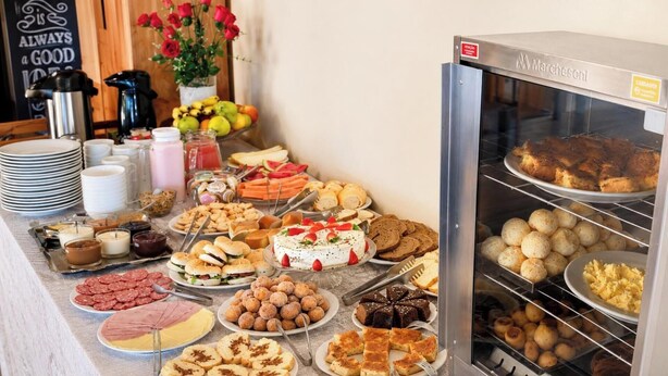 Desayuno completo gratuito y diario