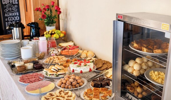 Gratis komplett frukost varje dag