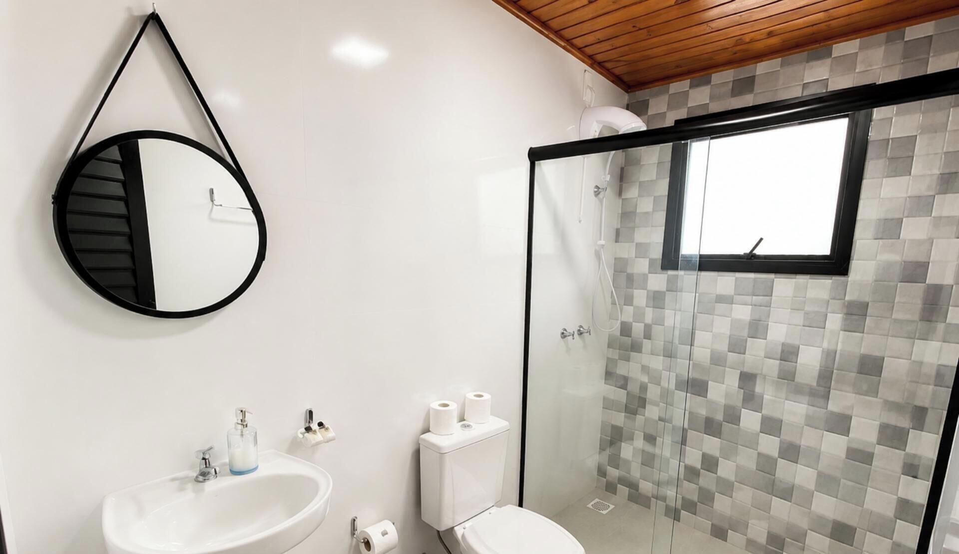 Luxury Chalet | Bathroom | Towels, toilet paper