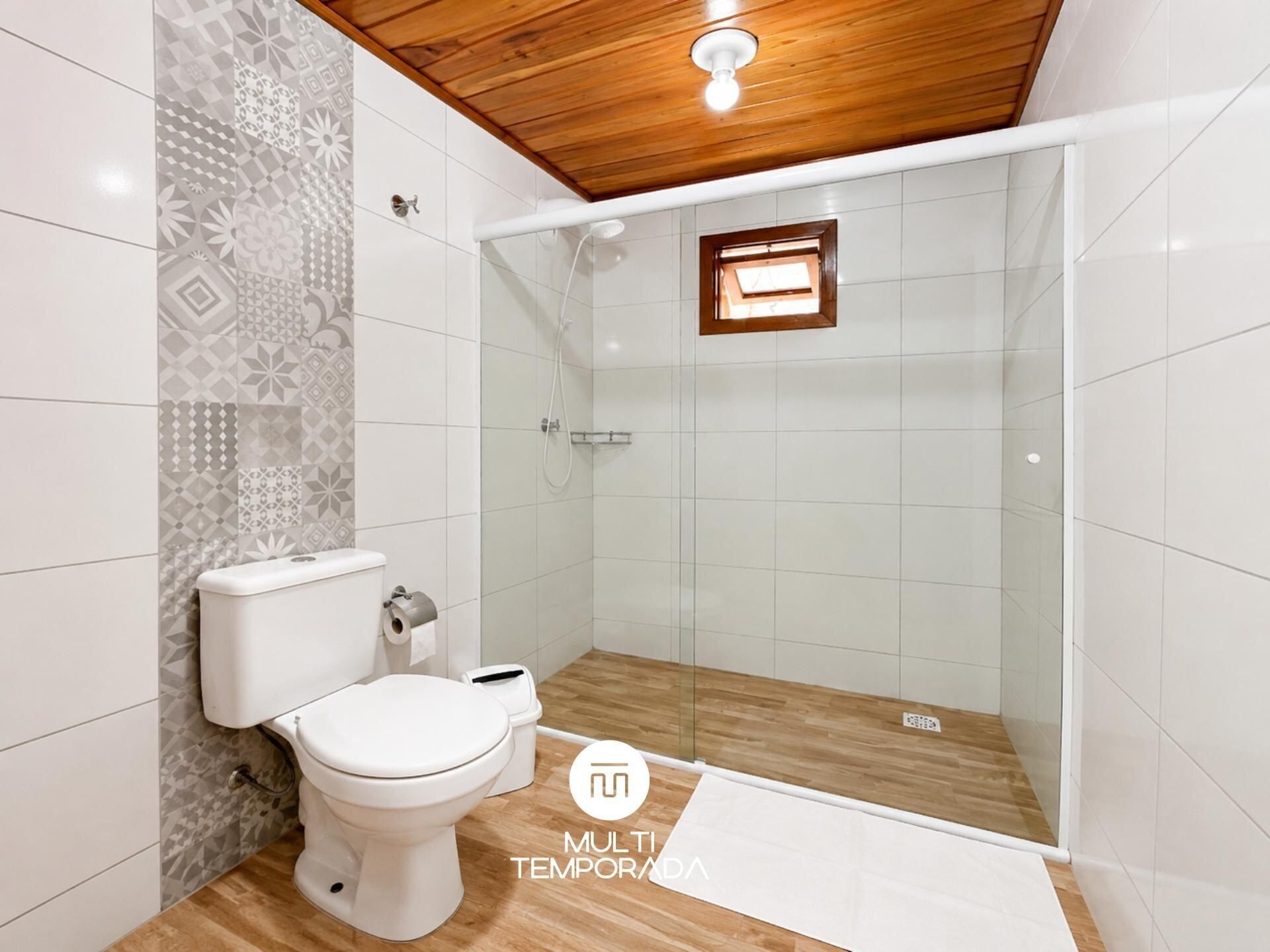 Ferienhütte | Badezimmer | Handtücher, Toilettenpapier