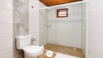 Ferienhütte | Badezimmer | Handtücher, Toilettenpapier