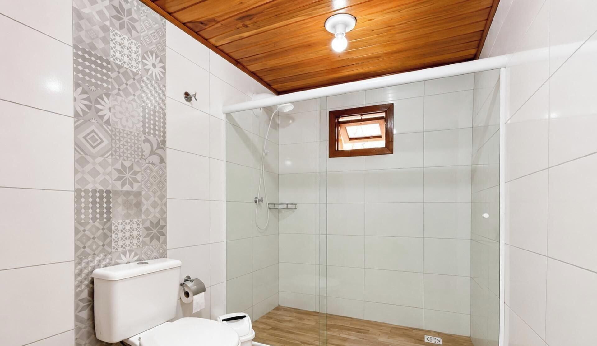 Cabaña | Baño | Toallas y papel higiénico