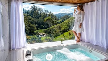 Luxury Chalet | Private spa tub