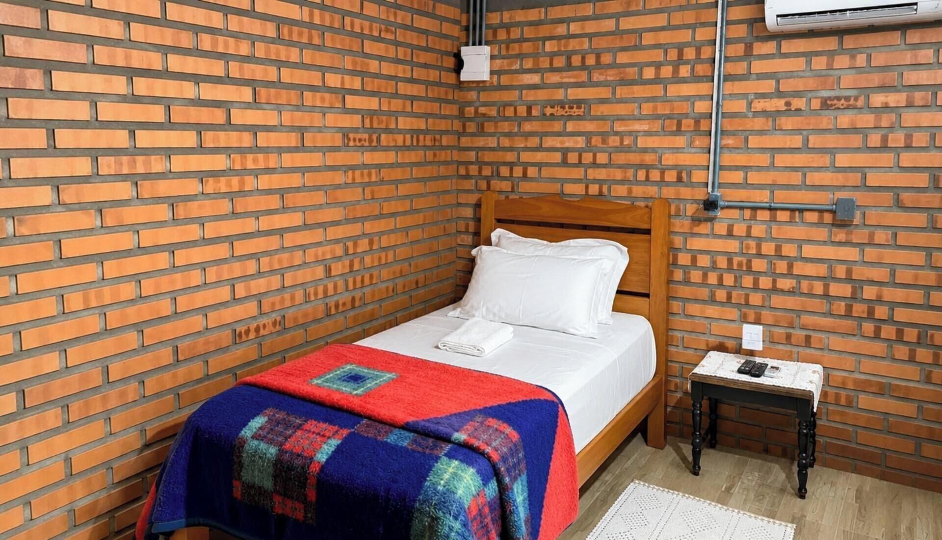 Chalé 01 - Pousada Dona Teresinha | Roupas de cama premium, Wi-Fi de cortesia, individualmente decorados