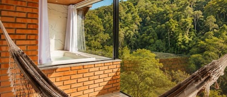 Luxury Chalet | Outdoor spa tub