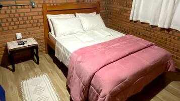 Cabin | Premium bedding, individually decorated, individually furnished