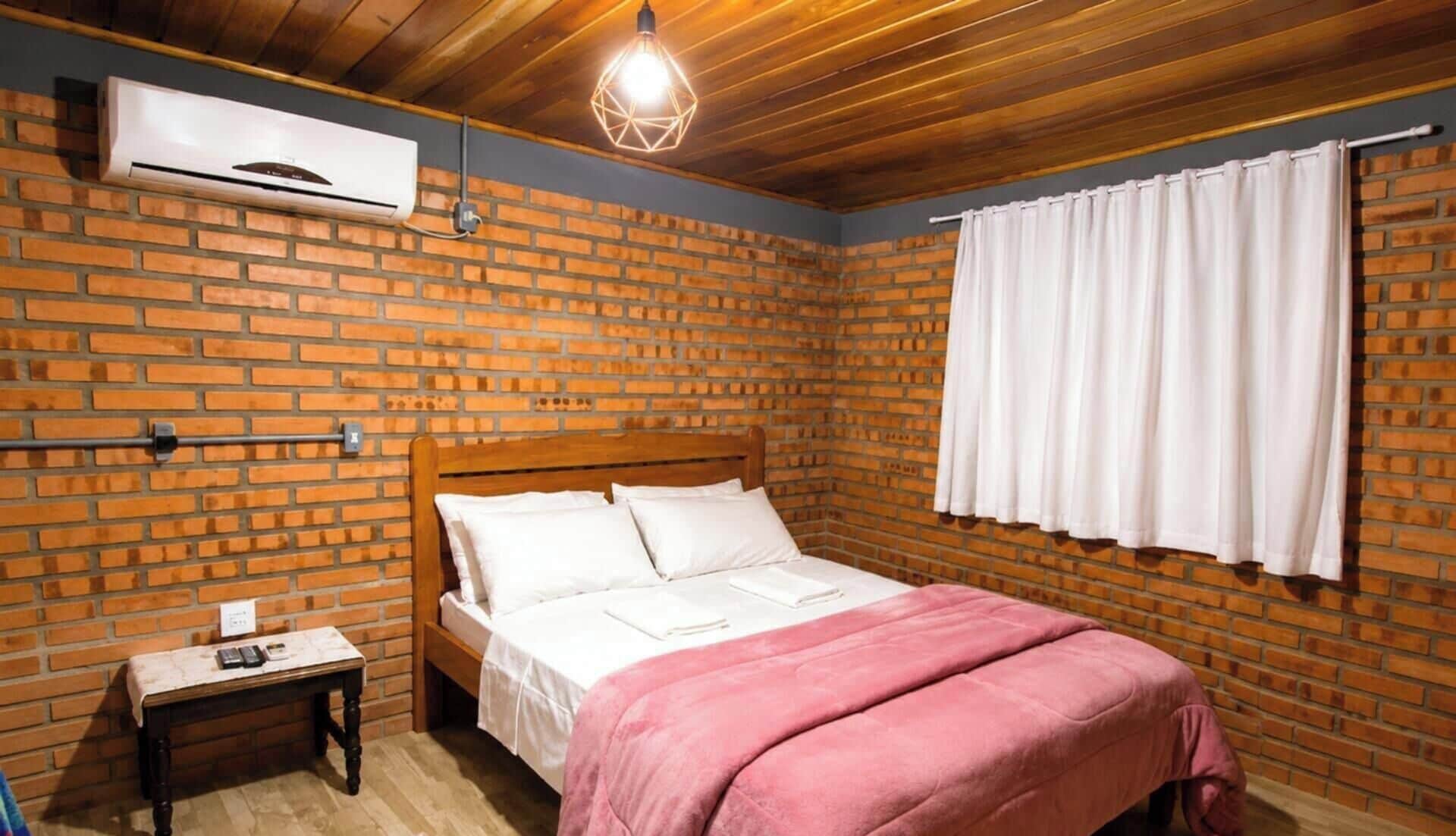 Cabin | Premium bedding, free WiFi, individually decorated