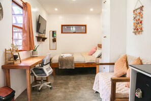 1 habitación, tabla de planchar con plancha, wifi y ropa de cama