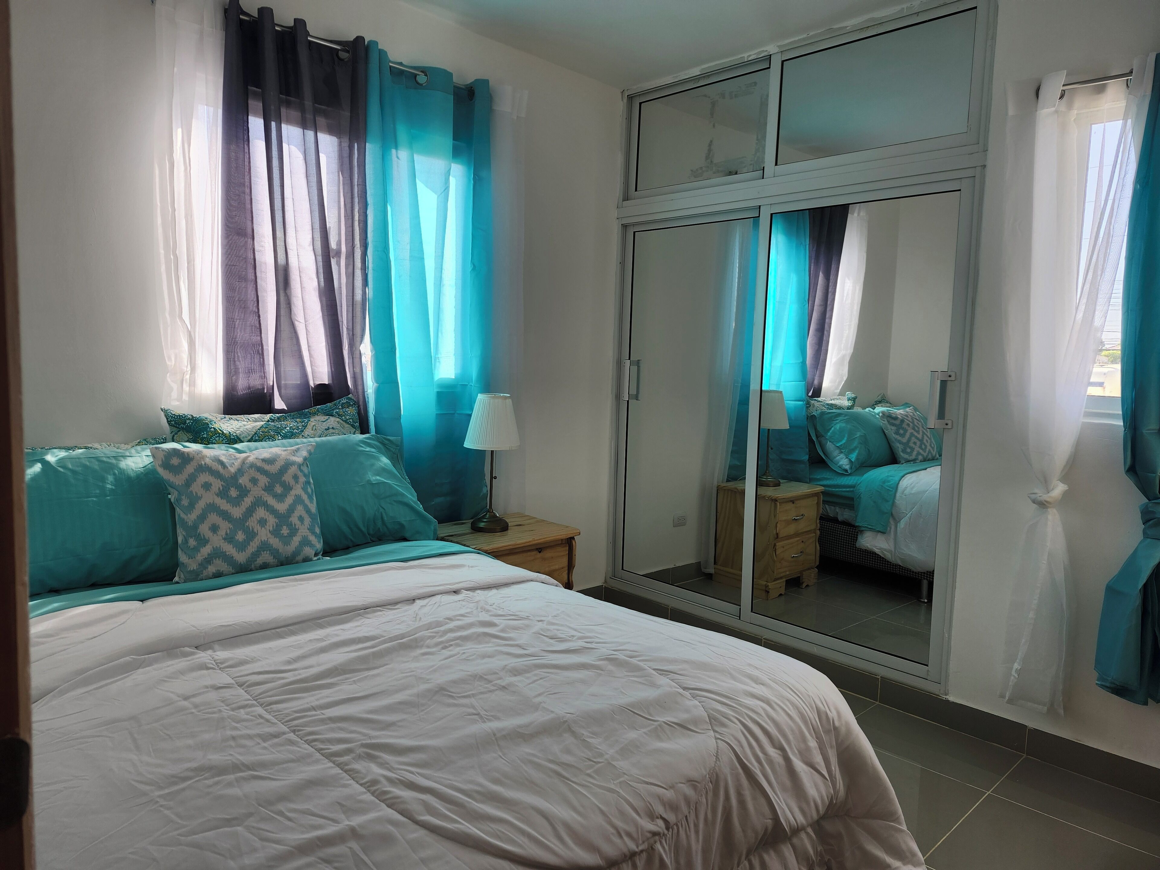 3 slaapkamers, een strijkplank/strijkijzer, wifi, beddengoed