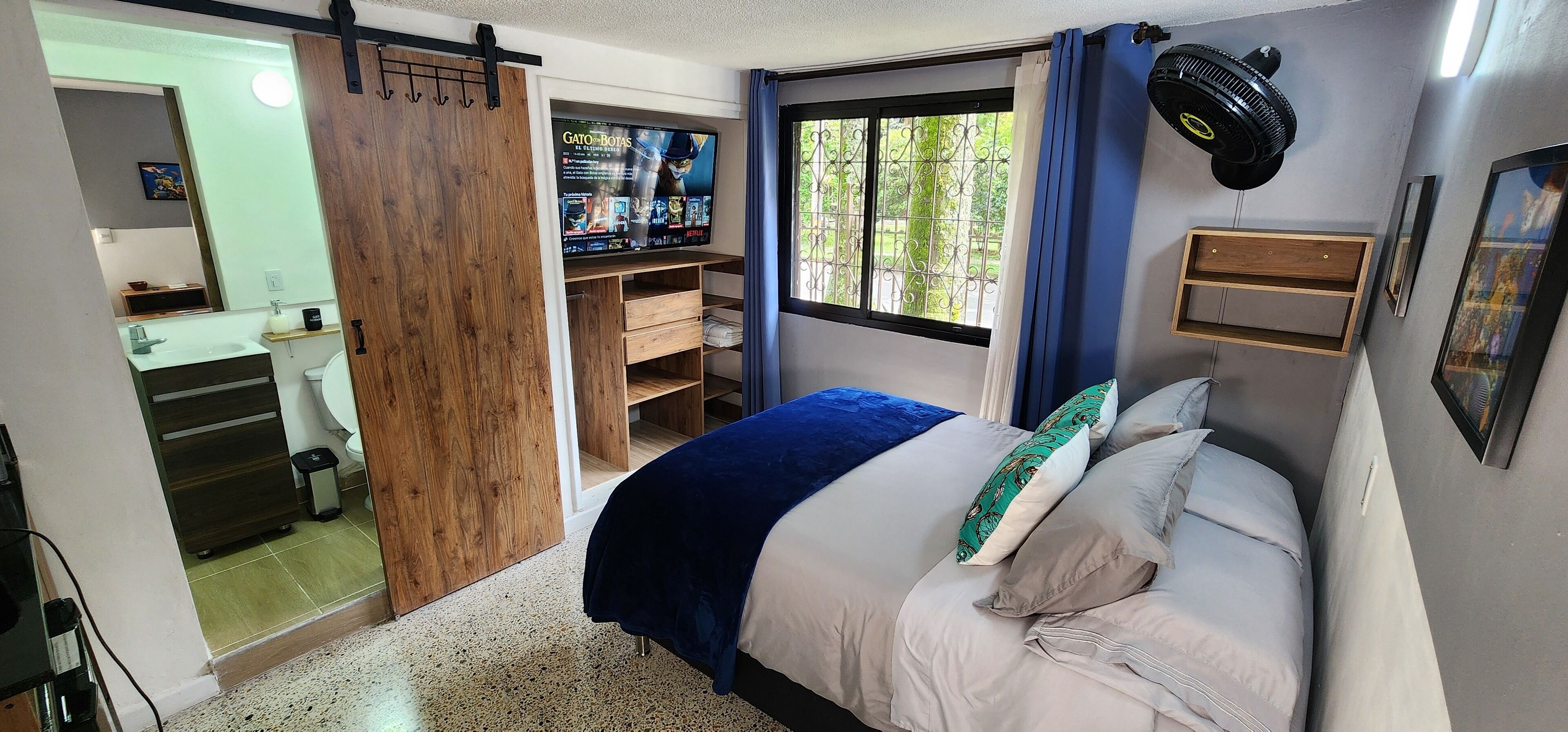 Copriletto in piuma, materassi Select Comfort, una cassaforte in camera