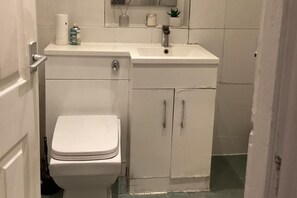 Duschwanne, Komfortbadewanne, Handtücher