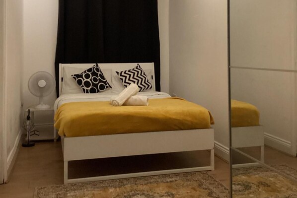 4 habitaciones, tabla de planchar con plancha y wifi gratis 