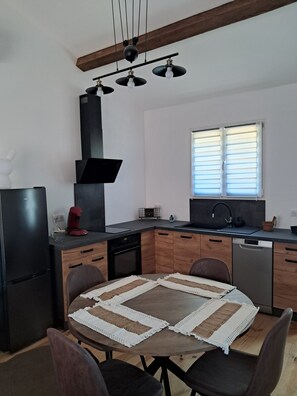 Mikroaaltouuni, uuni, liesi, astianpesukone