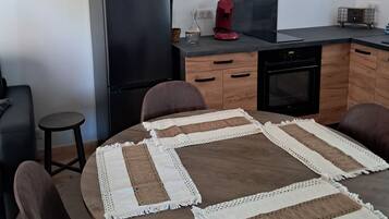 Microondas, horno, parrilla de estufa y lavavajillas