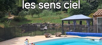 Gîte sleeps 2 to 4 pool jacuzzi