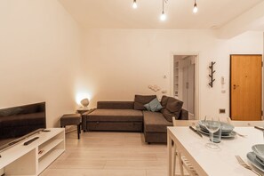 Living area - La casa del Vicolo| 2 bedrooms, Wi-Fi & A/C (Modena)