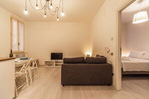 Living area - La casa del Vicolo| 2 bedrooms, Wi-Fi & A/C (Modena)