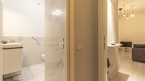 Bathroom - La casa del Vicolo: 2 camere letto, Wi-Fi & A/C (Modena)