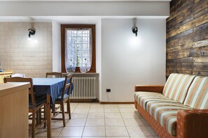 TV - Apartment 'Ride Home 2' with Mountain View, Shared Garden and Wi-Fi (Commezzadura)